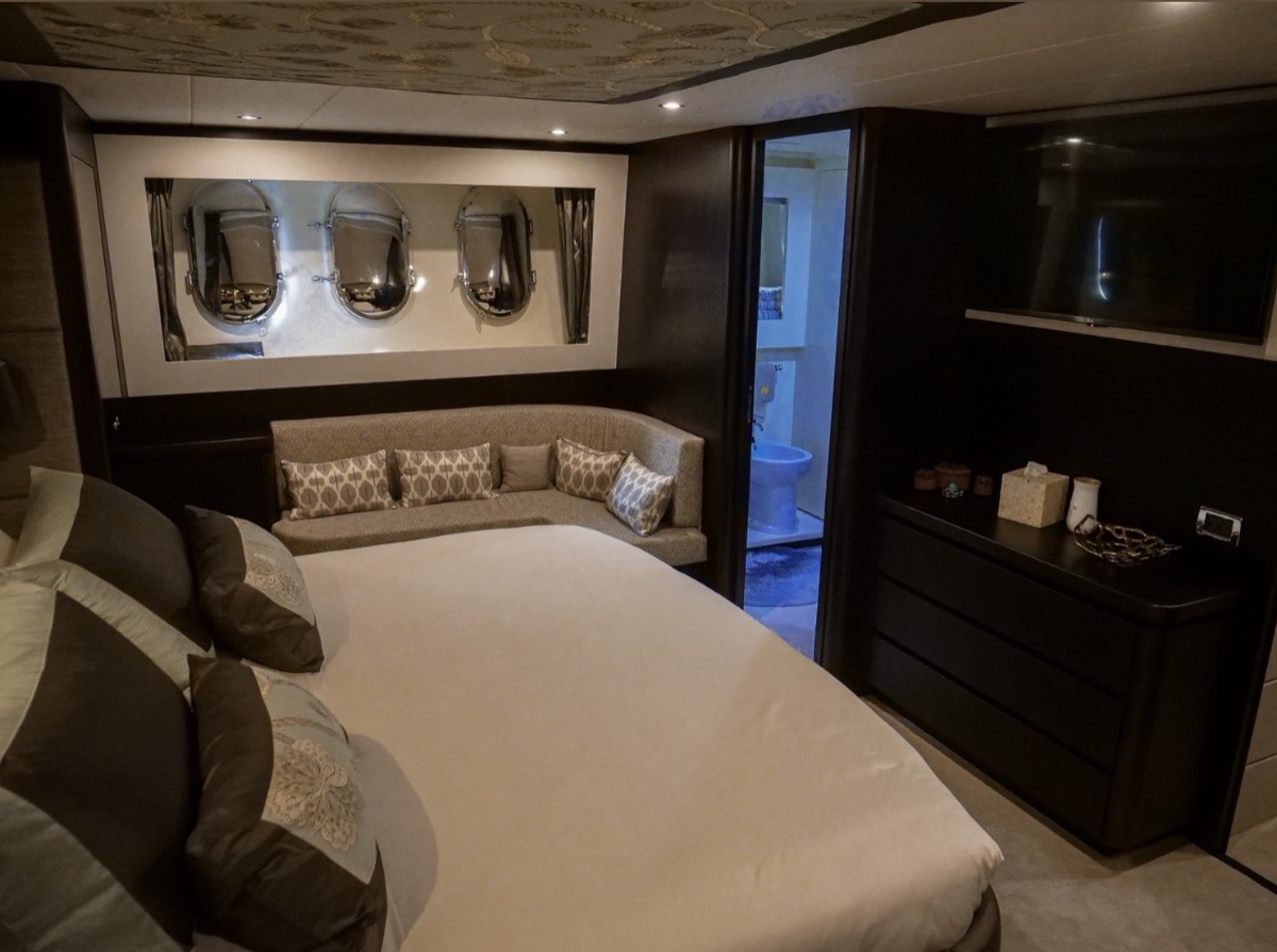 Canados 86 — 26 m Italian superyacht — top-tier Marbella charter
