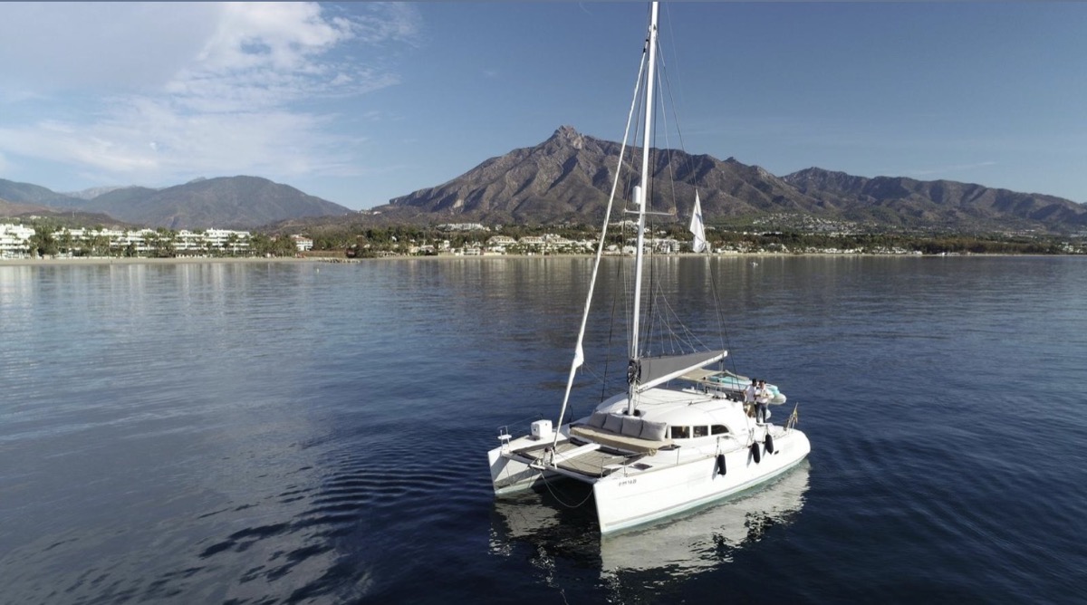 Lagoon 380 — 11.6 m French cruising catamaran — flat platform, 10 guests, stable for all