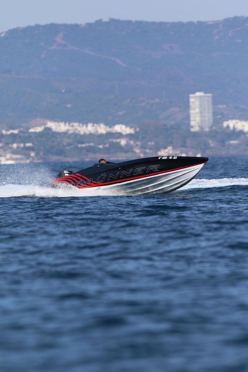 Speedboat — Quick-and-fun coastal speedboat for short Marbella charters